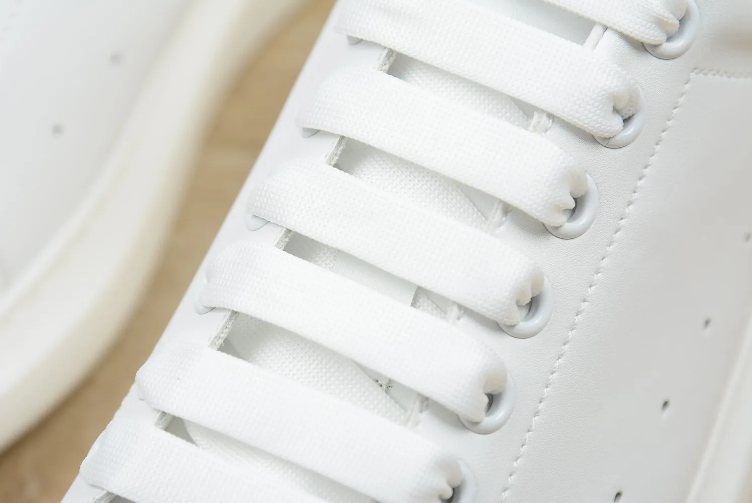 👟👟Ex-factory price 480👟👟 Women's shoes Women's clothing Women's shoes Women's clothing Mc Queen McQueen cowhide full white tail 35-44 ‼ ️‼ ️McQueen (Alexa**er McQue**n) Paris Fashion Week latest casual fashion sneakers high version ❗️❗️ Variety of fashion and different styles experience ‼ ️‼ ️Female size 34-40 Men’s size 38-44 Comes with full counter packaging